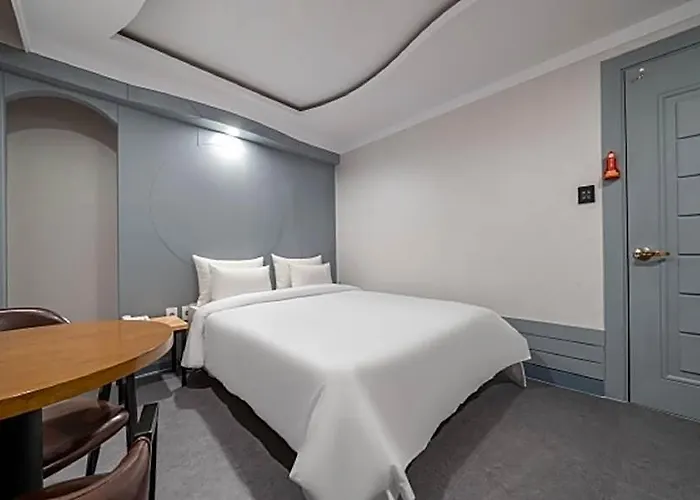 Sungshin Station Ivy Hotel 2*