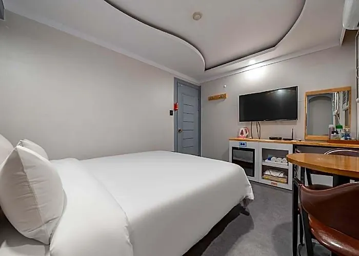 Hotel Sungshin Station Ivy