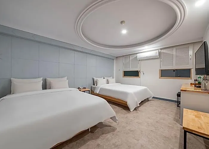 Hotel Sungshin Station Ivy