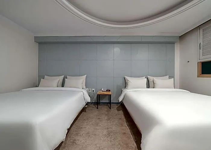 Sungshin Station Ivy Hotel